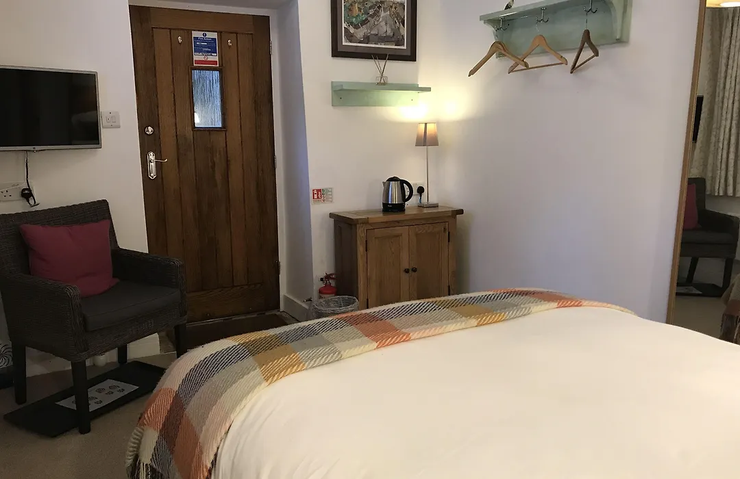 Lucy'S Tearoom B&B-1